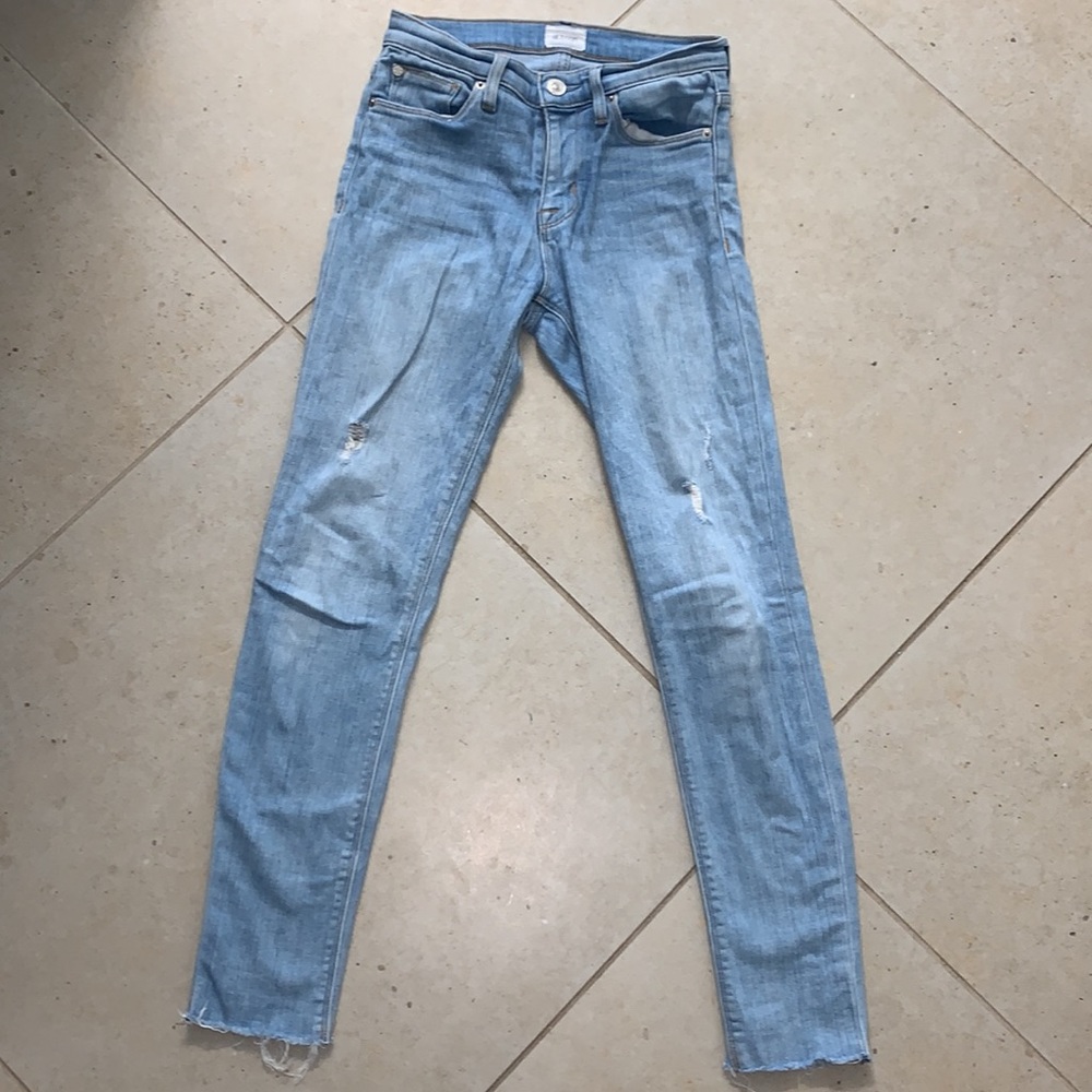 Hudson size 26 , Light wash denim , Nico mid rise ankle with raw hem🎶